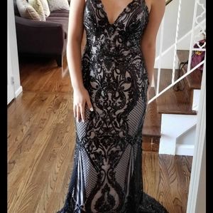 Elegant black sequin dress, size 7/8